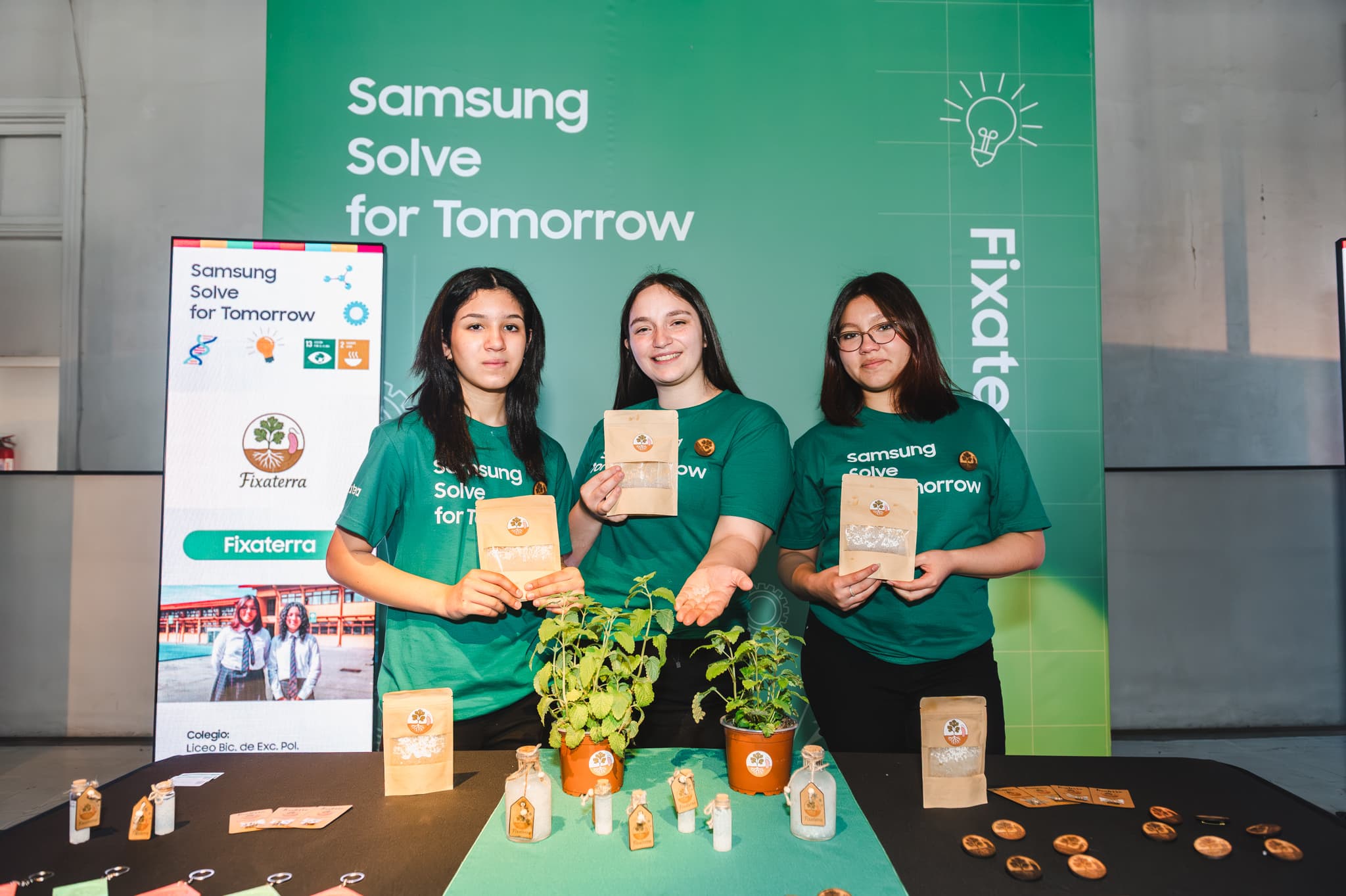 Equipo Fixaterra, ganadores de Solve for Tomorrow Chile 2025