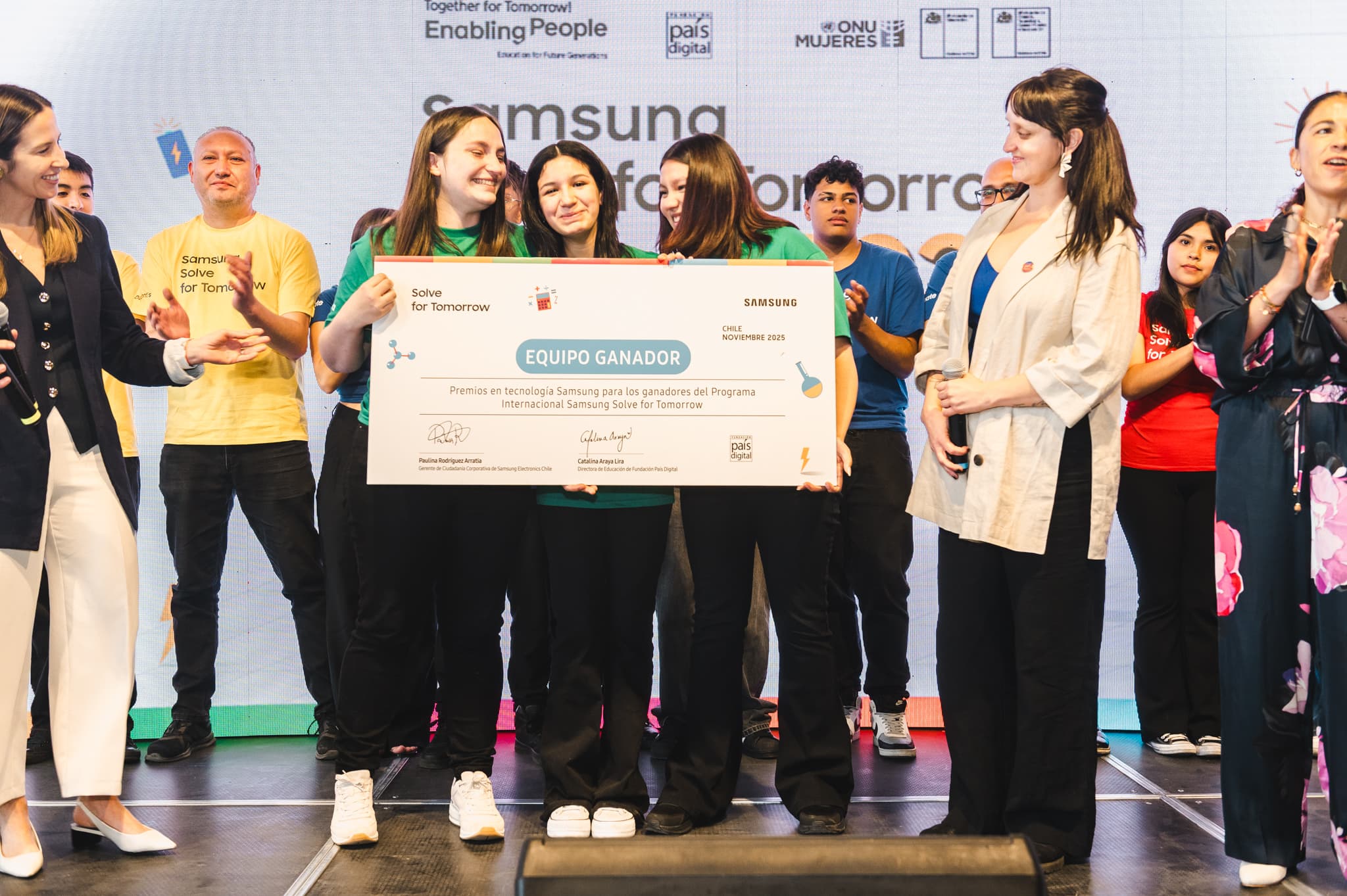 Equipo Fixaterra, ganadores de Solve for Tomorrow Chile